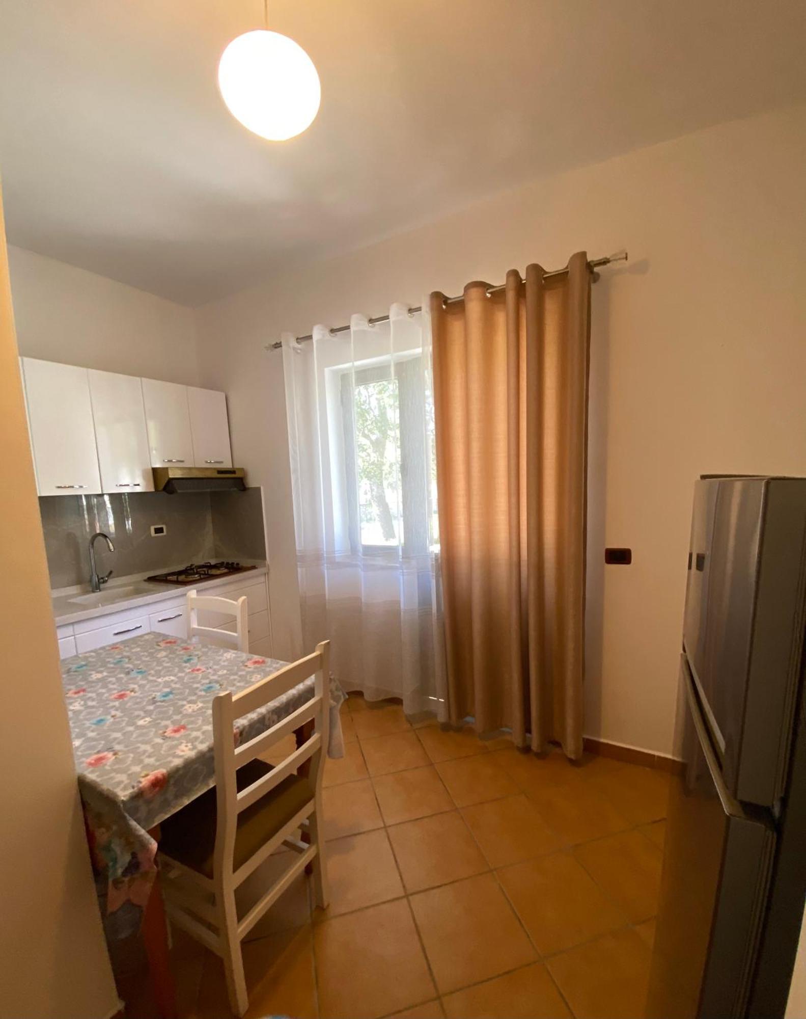 Apartment Sun Roll Baks-Rrjoll Bagian luar foto